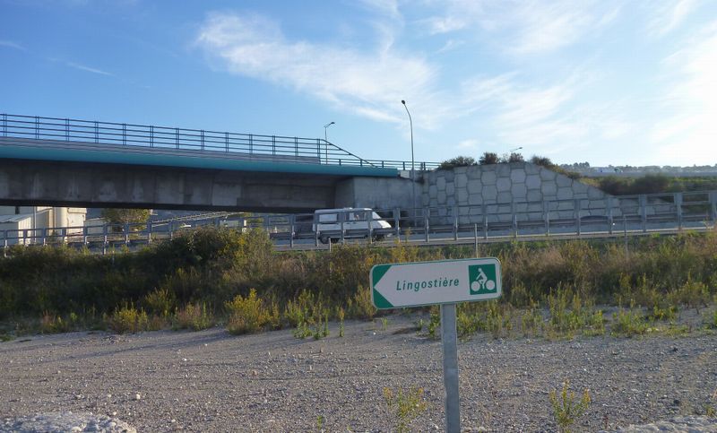Lingostière : soit tout droit (non goudronné) soit suivre le panneau et ensuite la grand' route