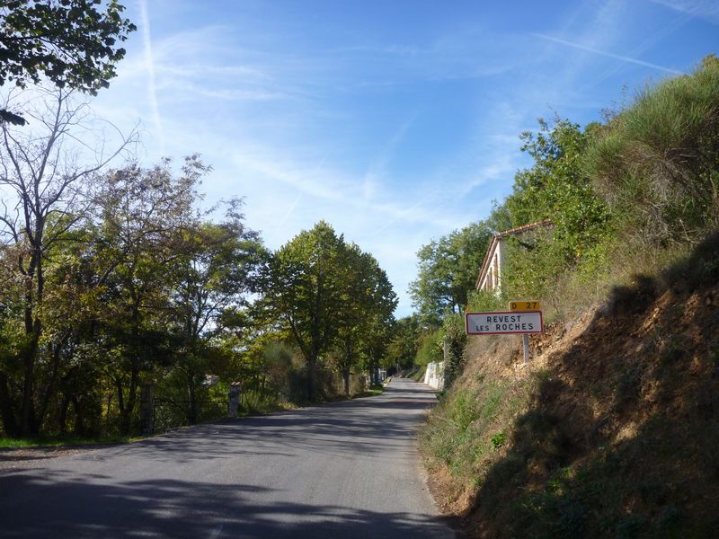 Apres 10 km : Revest les roches