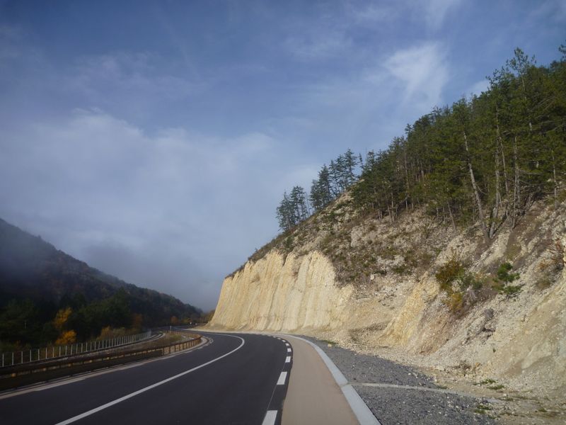 Bandes cyclables sur la Rn 202 entre saint André des alpes et Barrême en 2012