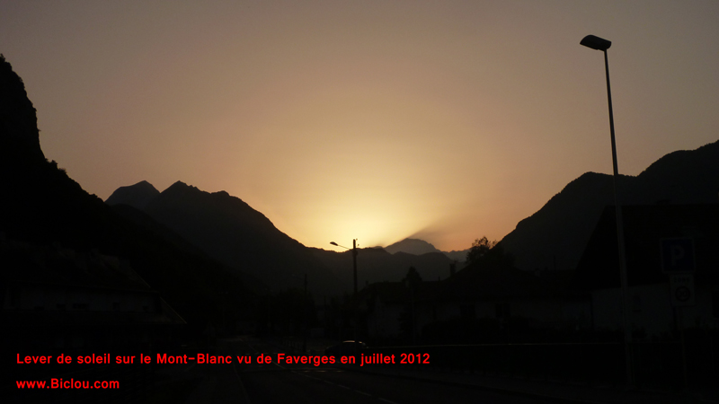 Lever de soleil sur le Mobt-Blanc en 2012 vu de Faverges