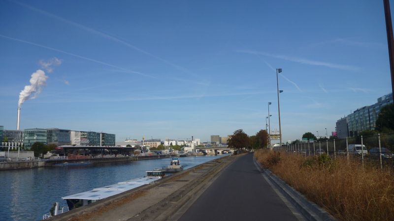 La piste cyclable de Charenton à Paris en bordure du halage de de la Seine en 2012