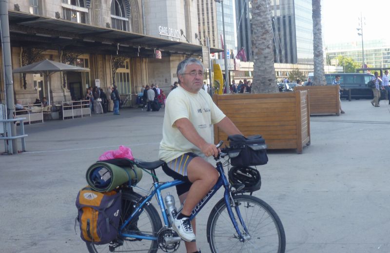 Claudio sur le retour à vélo , en gare de Lyon à Paris en 2012