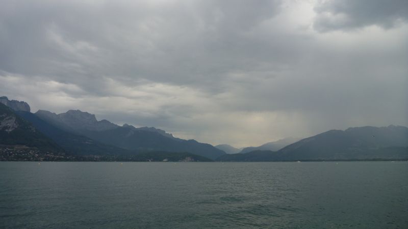 Le lac d'Annecy a des allures de Conemara en Aout 2012
