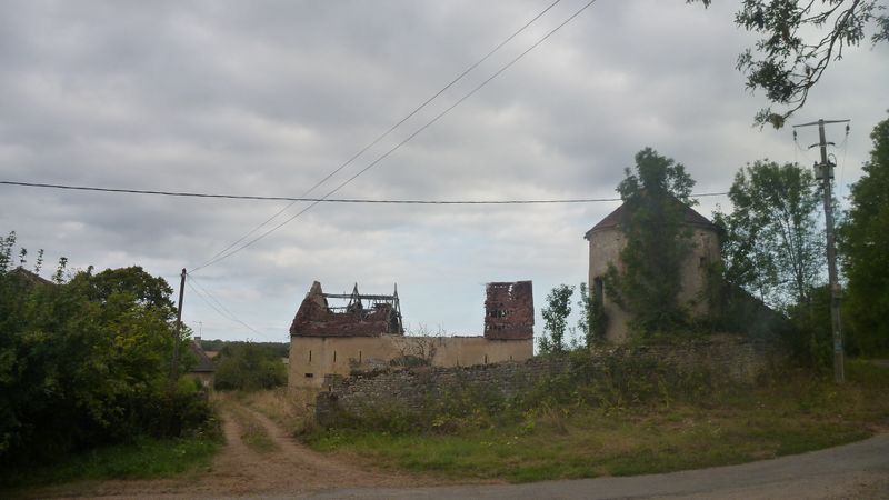 Bâtisses en ruines dans la Nièvre en 2012
