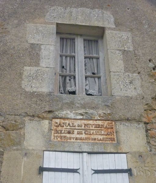 Canal du Nivernais écluse de châtillon en 2012