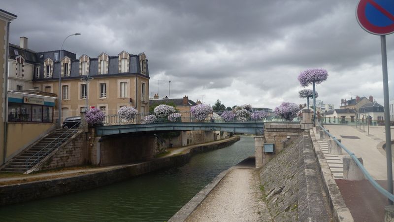 Arrivée cyclotouriste à Montargis en 2012 par le canal du Loing
