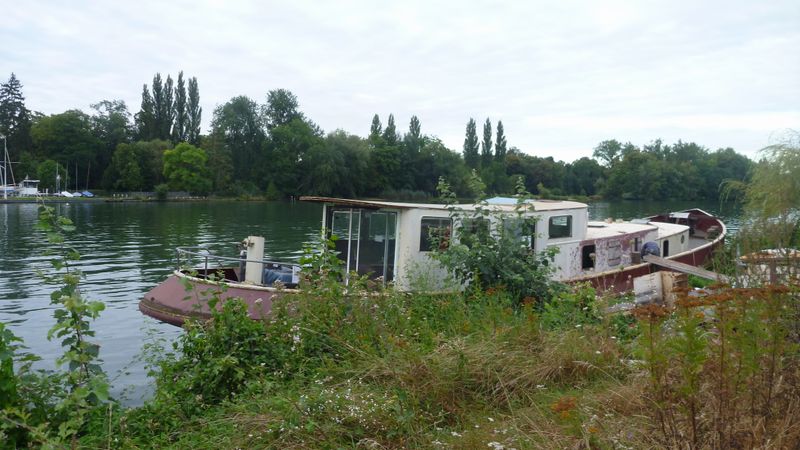 Une des nombreuses péniches en bordure de seine du côté de Corbeil en 2012