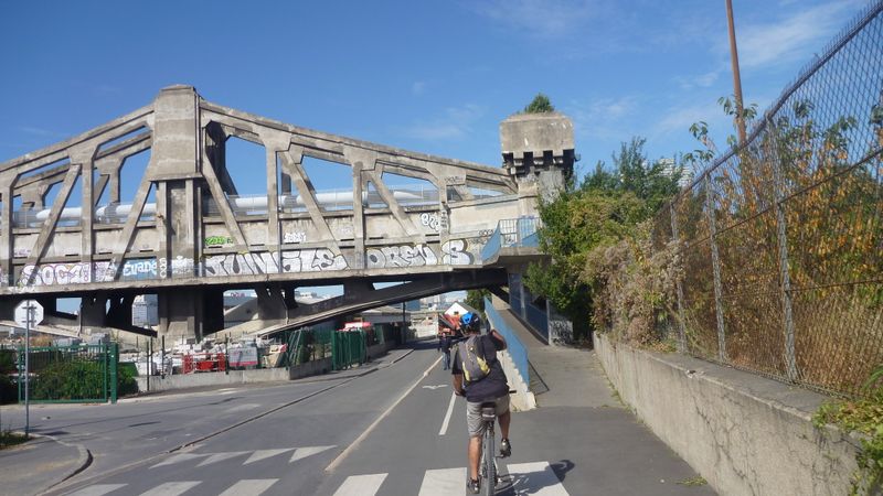 Derniere ligne droite vers Paris sur lq piste cyclable venant de la Marne