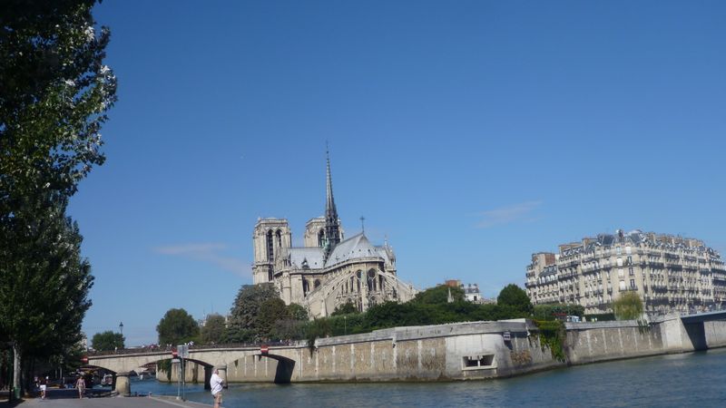 Arrivé devant ND de Paris, par la piste cyclable des bords de Seine en 2012
