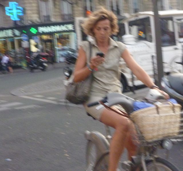 Suicide assisté par téléphone pour cette cycliste callypige in Paris en 2012