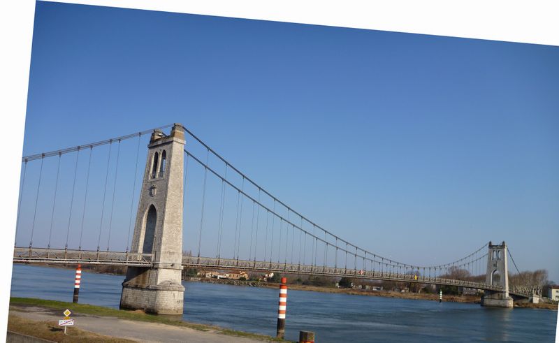 Le pont sur le rhône de La avoulte en 2012