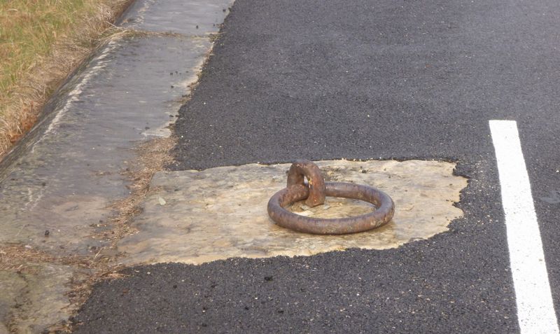 A saut Brenaz, ces attaches en bordure de la viarhona sont dangereuses