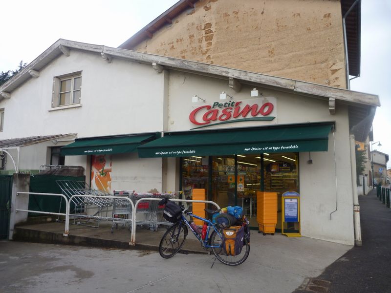 Arrêt Petit Casino habituel à saint Maurice de Gourdans