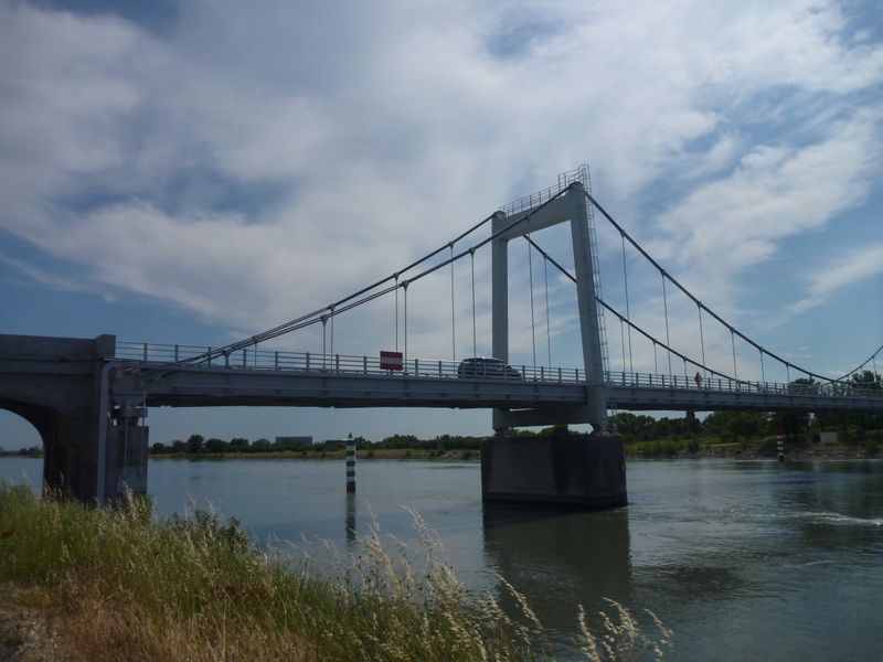 Pont sur le Rhône en 2013