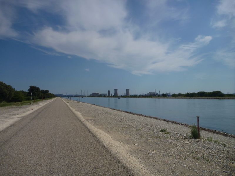 Le long du canal de Donzère mondragon à bicyclette en 2013
