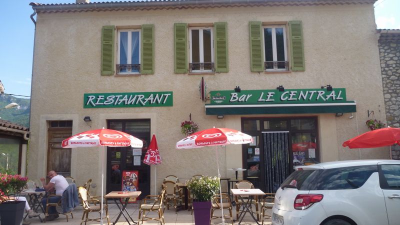 Bar restaurant le Central à saint vincent sur Jabron en 2013, bonne adresse