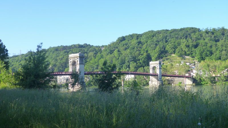 Le vieux Pont de Givors au dessus du Rhône, en 2013