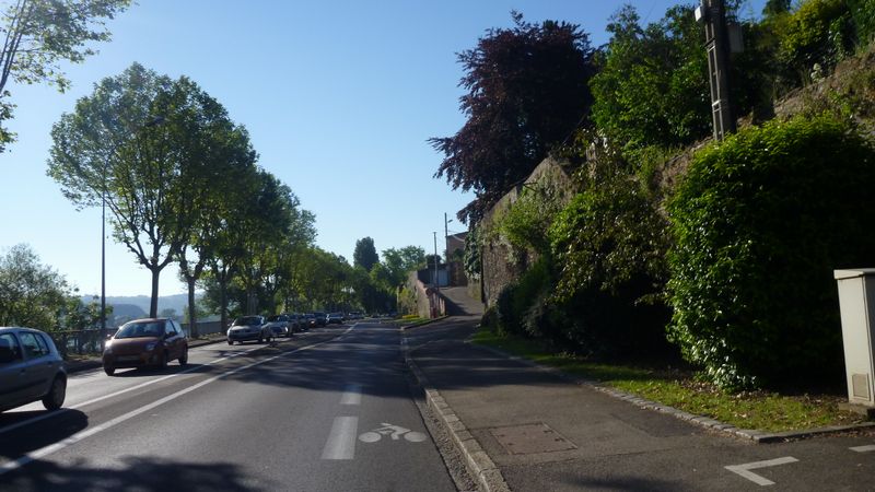 Givors : belles bandelettes cyclables : Bravo