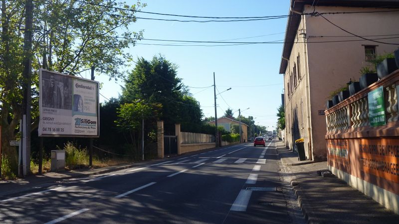 Bandelettes presque cyclables à Givors en 2013