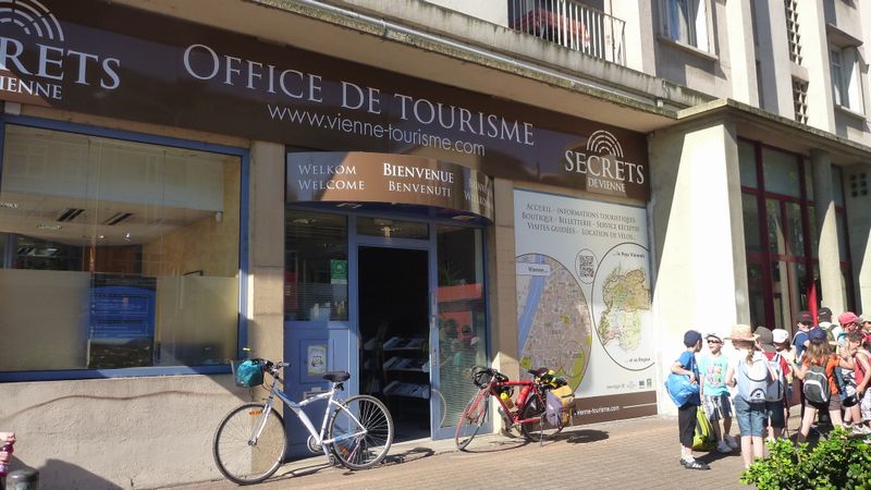 Office de tourisme de Vienne : Biclou leur a laissé un topo Viarhôna en 2013, mais ils s'en tapent ..