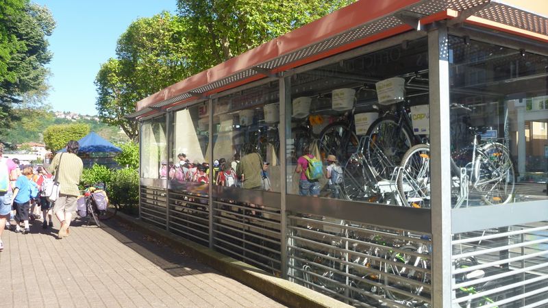 Garage à vélos à Vienne Isère, en 2013
