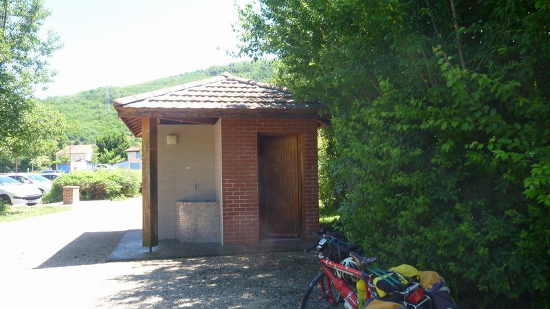 Faut juste passer par la porte de derrière, ici à Sablons