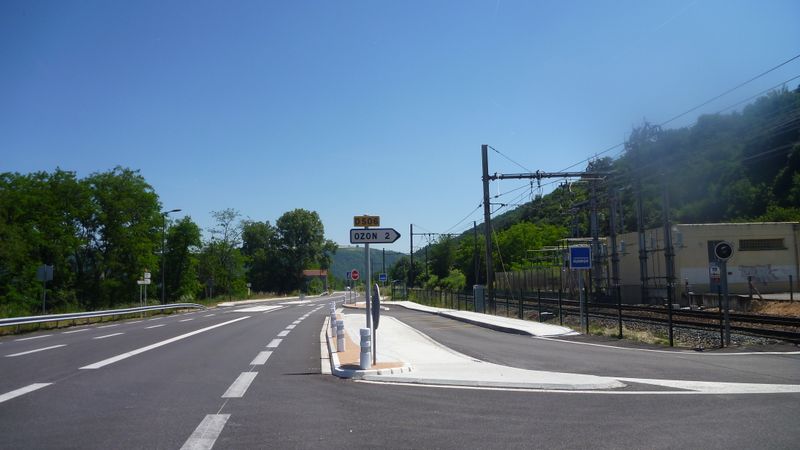 D 86 en Ardèche en 2013 près de Sarras : bel aménagement, comme on aimerait en voir plus souvent