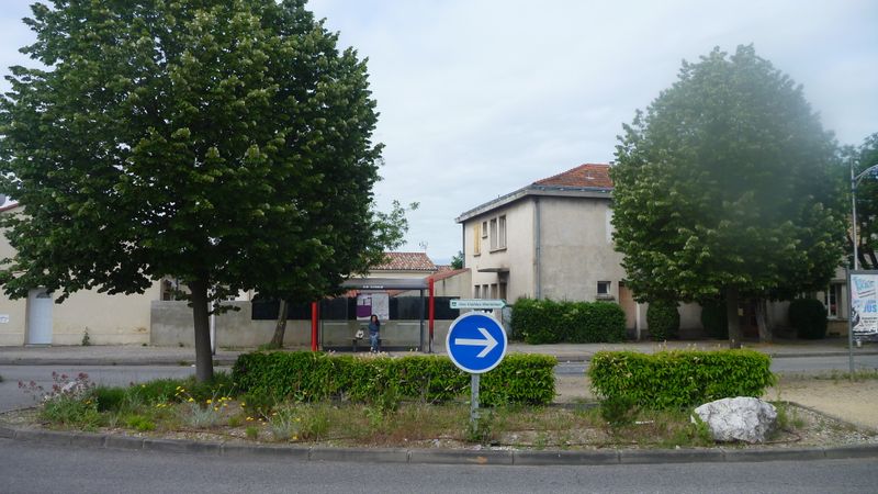 Fléchage Viarhôna ambigu ici à .., au sud de porte lès Valence, il faut en fait partir à gauche !