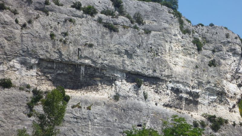Donzère : Stalactites dans cette paroi du défilé ?