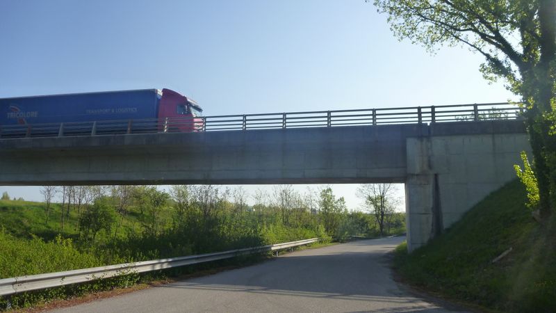 Passage sous l'A7 par la voie verte Isère Rhône en 2013