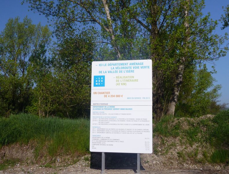 Panneau véloroutre de la vallée de l'isère en 2013 à la confluence Rhône Isère