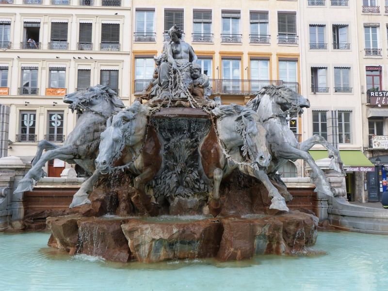 La fontaine aux cheveaux de Bartholdi, place des Terreaux de Lyon en 2013