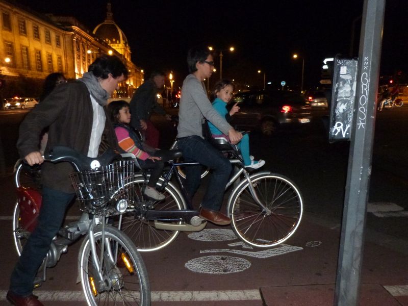 Cyclistes inconscients ou ordaliques vus à Lyon un soir de Novembre 2013