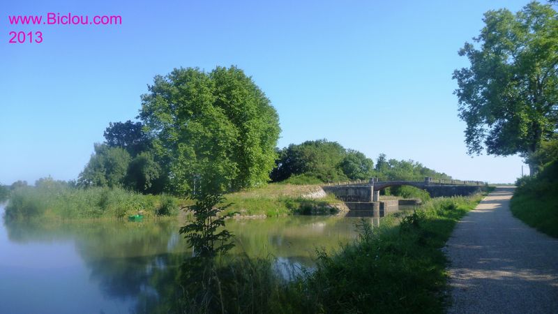 La confluence de la loire et du canal de bourgogne