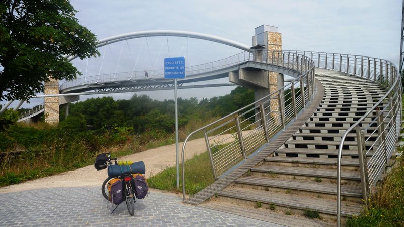 Comment les vélos passent ils cette passerelle ?