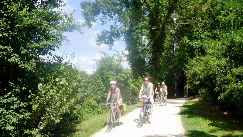 Cyclos Voyageurs vus sur la voie verte Londres Paris à Ruel Malmaison en 2013
