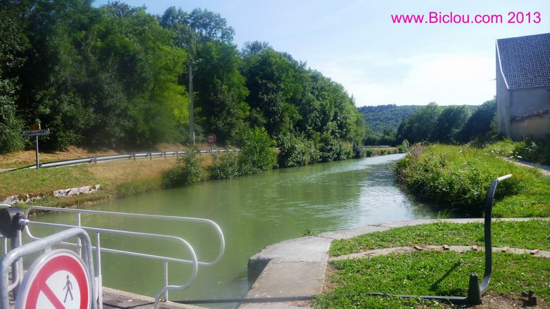 Canal de Bourgogne près de Dijon
