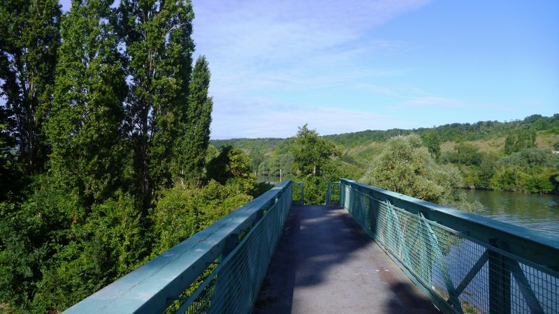 Passerelle sur un bras de Seine ..