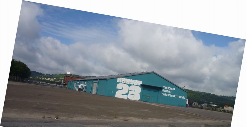 Hangar 23 à Rouen, point de repère, sortir du port ici..