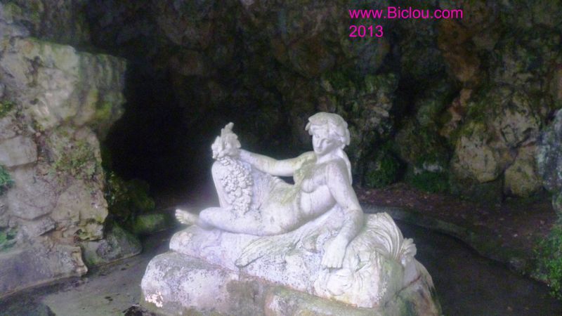 La grotte d'ou sort la Seine : la nymphée de la Seine, et sa Nymphe Sequana
