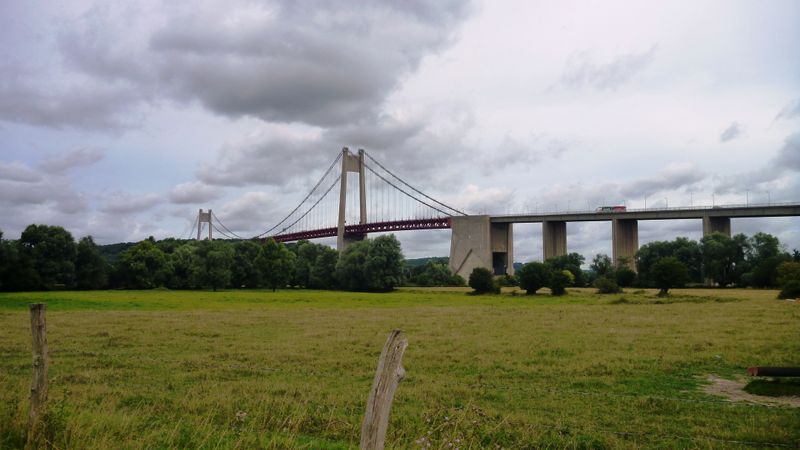 Sous le pont de Tancartville