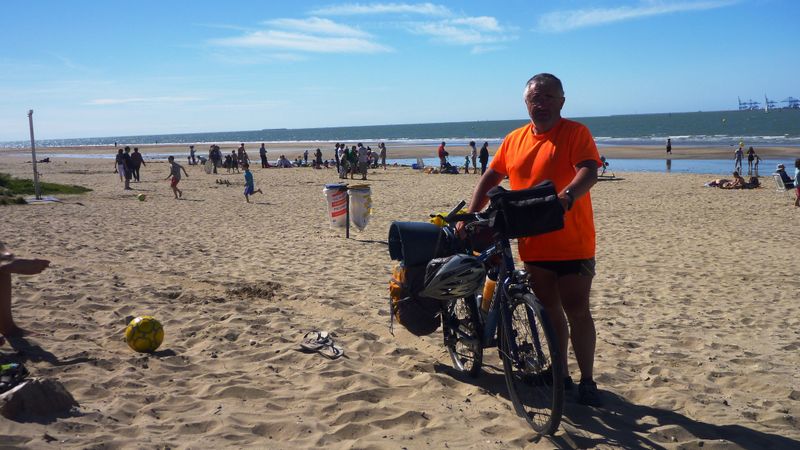Claudio de la Faverges et Fanette cabotinant sur la plage de Honfleur Seine en 2013
