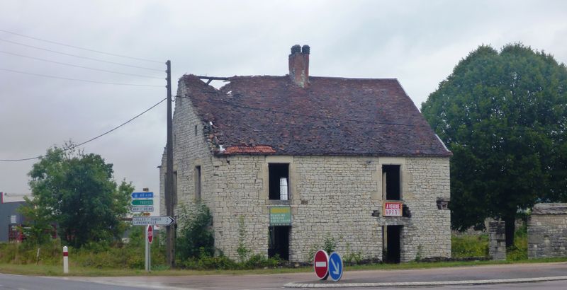Pas mal de maisons délabrées dans cette partie de la champagne