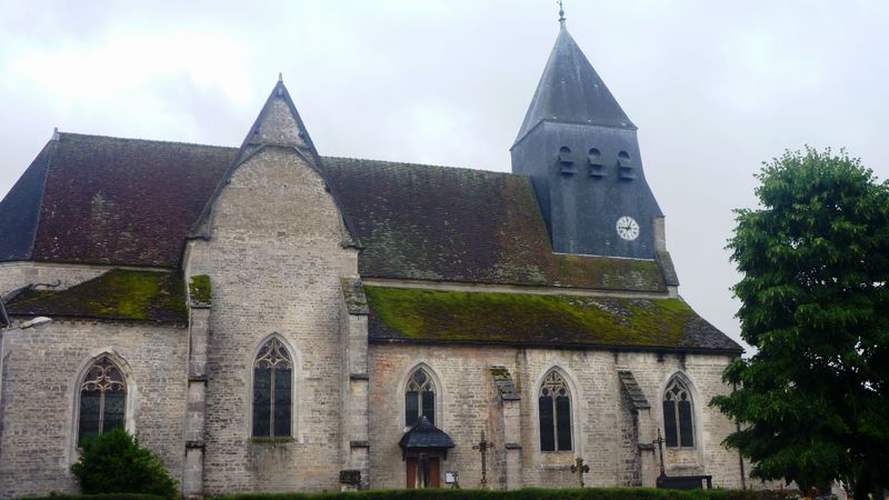Jolie Eglise, mais à la toiture un peu mousseuse en 2013 , comme sa région de champagne