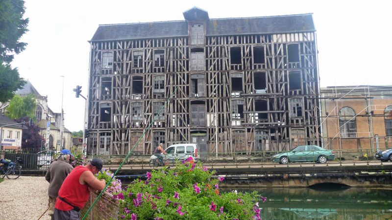 Ancienne usine ? ossature en bois à Bar sur Seine en 2013