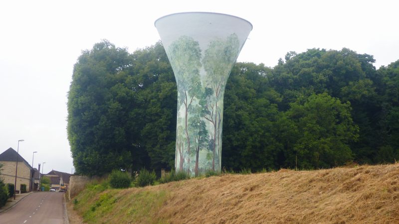Château d'eau en champagne : donne le signe du sommet de la côte ..