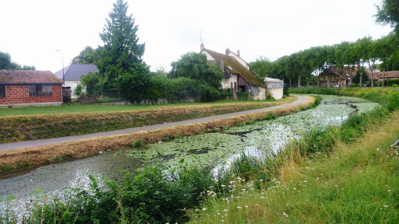 Voie verte de Troyes à .. en bordure du canal de Seine