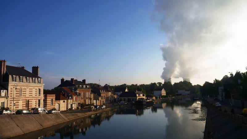 Les fumeroles de la centrale de Nogent sur Seine en 2013