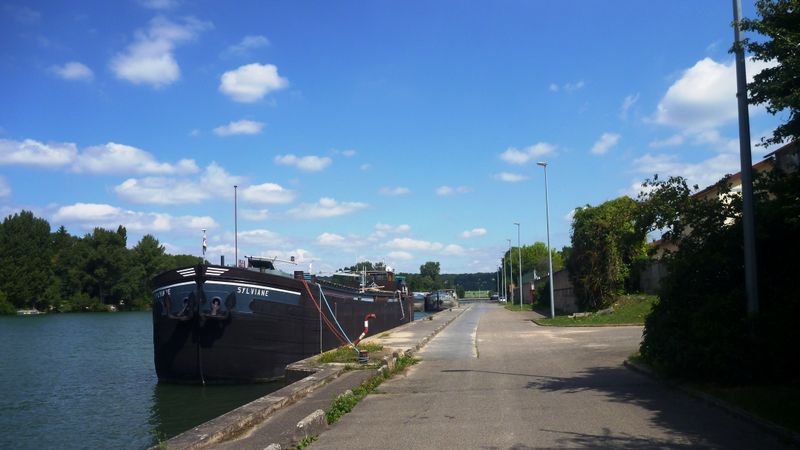 La Halage en bord de Seine est très pratiquable ici