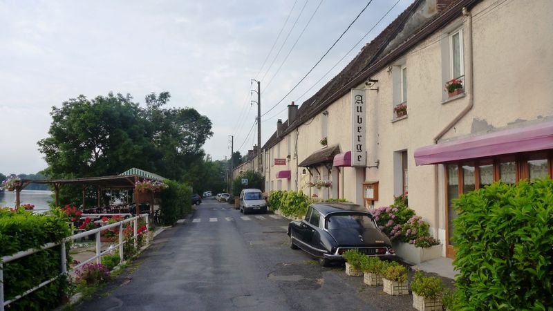 Le long de la seine après Melun et non loin de saint Fargeau en 2013